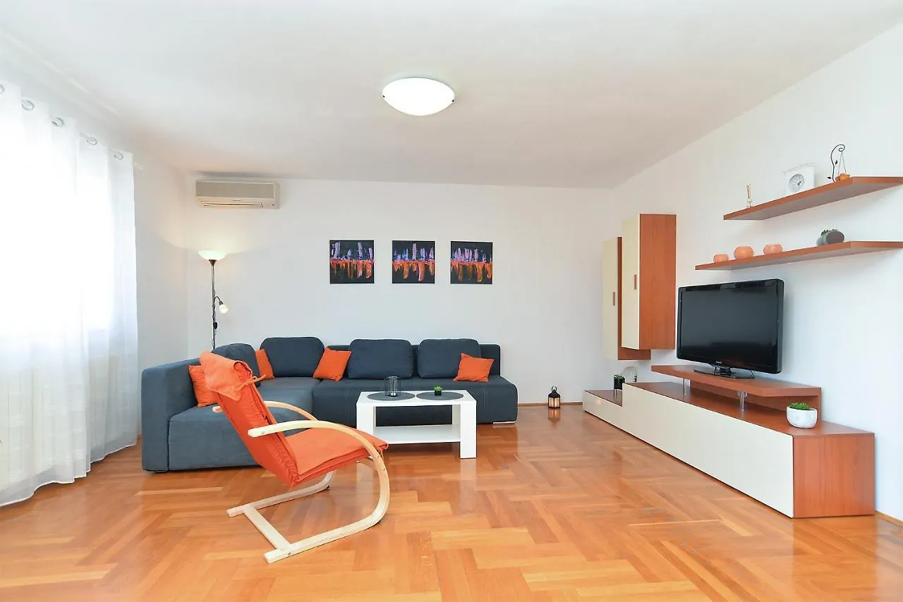 Apartments Emil 596 Stinjan Croatia