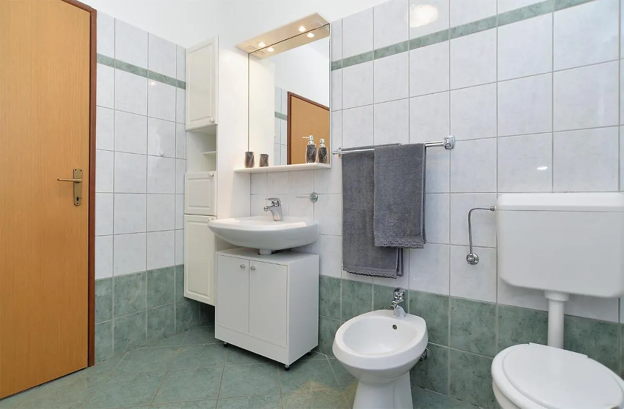 Apartments Emil 596 Stinjan Croatia